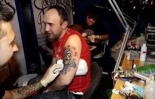 纹身展会视频吃瓜在线,揭秘纹身展会现场精彩瞬间